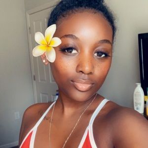 Meet your Posher, Maya